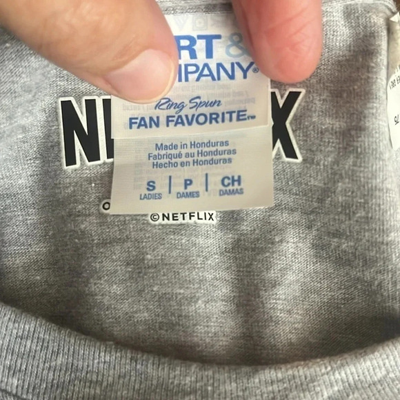 Stranger Things women’s size small light gray T-shirt - Picture 3 of 3